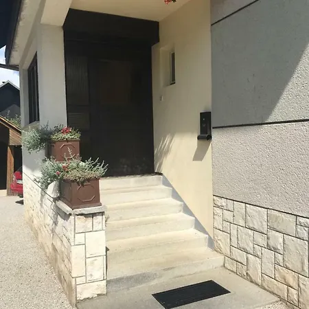 Jelovska Cesta 13 * בלד